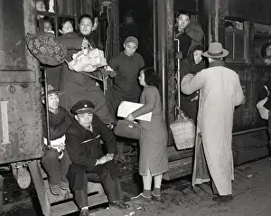 Nanjing Prints: Passengers Boarding Crowded Train