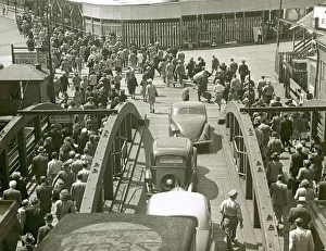 Brooklyn Collection: Passengers leaving ferry in Brooklyn