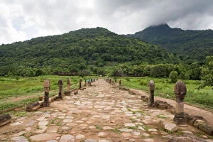 Images Dated 6th July 2006: Pathway to ruins of Wat Phu