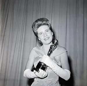 Patty Duke Holding Oscar