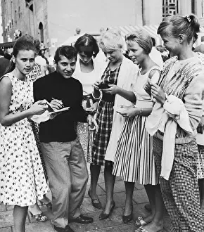 Autographing Prints: Paul Anka Signing Autographs