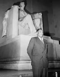 Lynching Prints: Paul Robeson at Lincoln Memorial