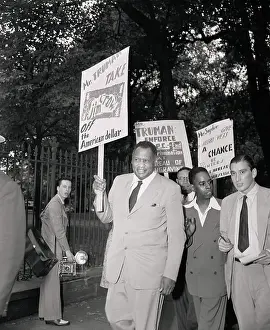 Paul Robeson Picketing at the White House