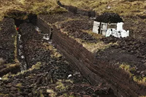 Images Dated 6th June 2011: Peat cutting, Glencolumbcille, or Glencolumbkille, County Donegal, Ireland, Europe, PublicGround