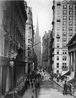Carriage Collection: Pedestrians and horsedrawn carriages on Wall Street 1915