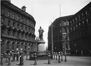 Peel Statue