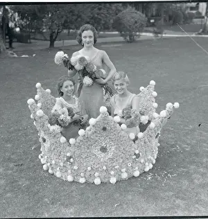 Pasadena Prints: Peggy Lou Neary and Maids of Honor in Flowers
