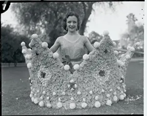 Pasadena Prints: Peggy Lou Neary with Winning Flower Arrangement