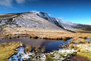 Images Dated 3rd November 2018: Pen y Fan and Cribyn in the Brecon Beacons, Wales