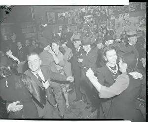 People Dancing Together in Nichtclub