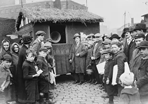 Radio Receiver Prints: People Listening to Mobile Radio