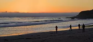 Images Dated 4th September 2012: People at sunset at the Pacific beach of Cambria, California, United States