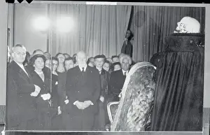 People Viewing Skull