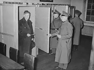 Saarbrucken Prints: People Voting in Saar