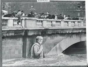 Flood Prints: People Watching Flood Waters