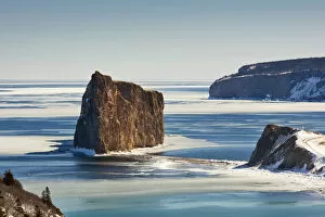 Images Dated 24th March 2016: Perce rock, cape Mont-Joli and Bonaventure Island in winterture et le golfe du Saint-Laurent