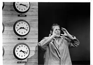 Lac0045 Prints: Peter Finch In Network