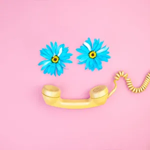 Images Dated 1st February 2018: Phone receiver with flowers
