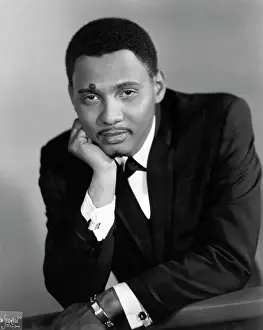 Photo of Aaron Neville