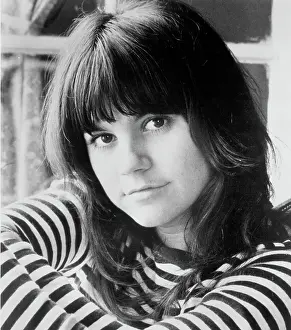 Prints of UNSPECIFIED - CIRCA 1970: Photo of Linda Ronstadt Photo by Michael Ochs Archives/Getty Images A Legend in Focus: Photo of Linda Ronstadt