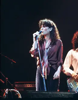 Prints of UNSPECIFIED - CIRCA 1970: Photo of Linda Ronstadt Photo by Michael Ochs Archives/Getty Images A Legend in Focus: Photo of Linda Ronstadt