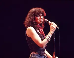 Prints of UNSPECIFIED - CIRCA 1970: Photo of Linda Ronstadt Photo by Michael Ochs Archives/Getty Images A Legend in Focus: Photo of Linda Ronstadt