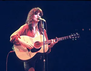 Prints of UNSPECIFIED - CIRCA 1970: Photo of Linda Ronstadt Photo by Michael Ochs Archives/Getty Images A Legend in Focus: Photo of Linda Ronstadt
