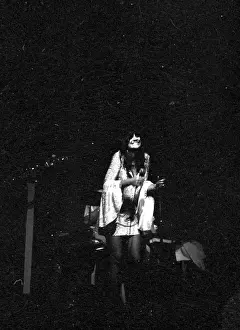 Prints of UNSPECIFIED - CIRCA 1970: Photo of Linda Ronstadt Photo by Michael Ochs Archives/Getty Images A Legend in Focus: Photo of Linda Ronstadt