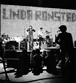 Prints of UNSPECIFIED - CIRCA 1970: Photo of Linda Ronstadt Photo by Michael Ochs Archives/Getty Images A Legend in Focus: Photo of Linda Ronstadt