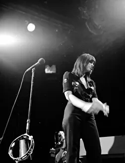 Prints of UNSPECIFIED - CIRCA 1970: Photo of Linda Ronstadt Photo by Michael Ochs Archives/Getty Images A Legend in Focus: Photo of Linda Ronstadt