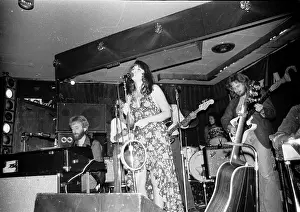 Prints of UNSPECIFIED - CIRCA 1970: Photo of Linda Ronstadt Photo by Michael Ochs Archives/Getty Images A Legend in Focus: Photo of Linda Ronstadt