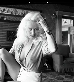 Photo of Mamie Van Doren