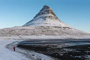 Images Dated 15th March 2015: A photographer and Mt. Kirkjufell, Iceland