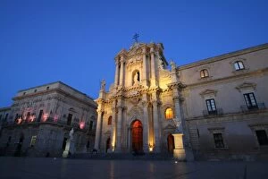 Town Hall Gallery: Piazza Duomo at night Ortigia (Ortygia), Syracuse (Siracusa), Sicily, Italy