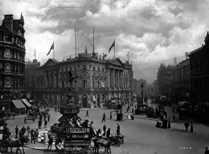 T Bri London Piccadilly Circus Prints: Piccadilly Circus
