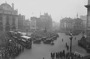 World War I (1914-1918) Collection: Piccadilly Circus