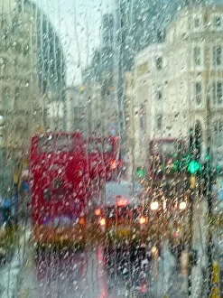 Images Dated 10th July 2012: Piccadilly London in the Rain