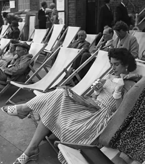 Deckchair Prints: Picture Post Girl