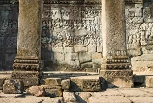 Pillars and bas relief sculpture, Angkor Wat