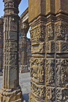 Images Dated 11th November 2015: Pillars at Qutub minar complex