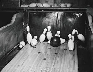 Person Collection: Ten pin bowling