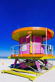 Images Dated 8th February 2016: Pink lifeguard tower at South Beach, Miami, Florida, USA