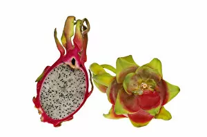 Images Dated 7th April 2009: Pitahaya or Dragon Fruit -Hylocereus undatus-, halved and whole