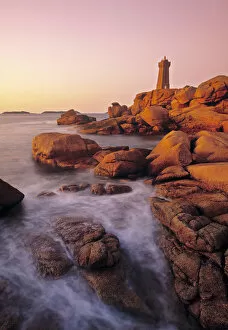 Images Dated 17th October 2007: Ploumanach Lighthouse, Brittany, France