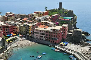 Images Dated 26th June 2011: Plunging view on Vernazza