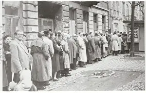 Warsaw Prints: Poles Waiting for Newspaper