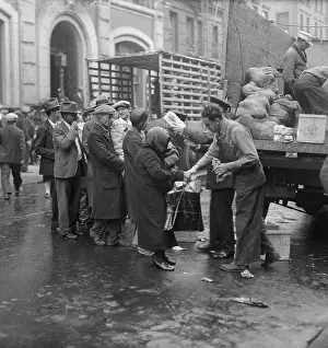 Police Handing Food Out