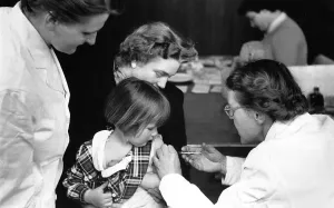 M Med Inje Prints: Polio Jabs