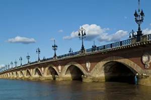 Images Dated 5th March 2012: The Pont De Pierre, Bordeaux, Gironde, Aquitaine, France