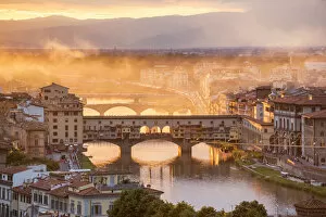 Ponte Vecchio Collection: Ponte Vecchio bridge in Florence, Italy. Europe